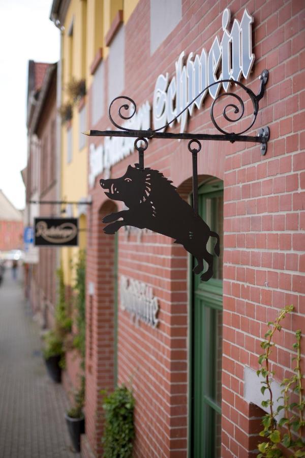 Gasthaus Und Pension "Zum Hauenden Schwein" Woerlitz Ngoại thất bức ảnh